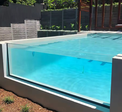 Maßgeschneiderte große klare Acryl-Poolwand für Infinity-Edge-Swimmingpool Hotel Villa Resort