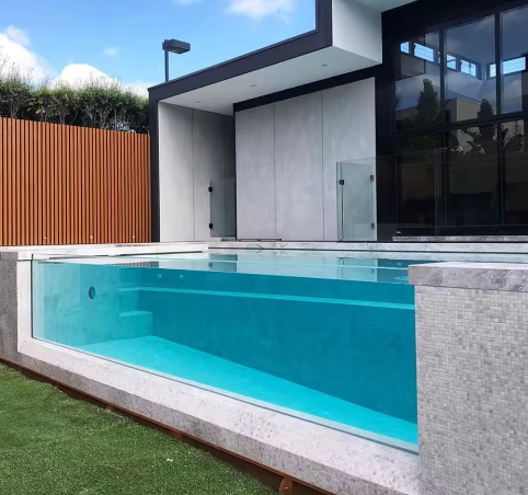 Maßgeschneiderte große klare Acryl-Poolwand für Infinity-Edge-Swimmingpool Hotel Villa Resort