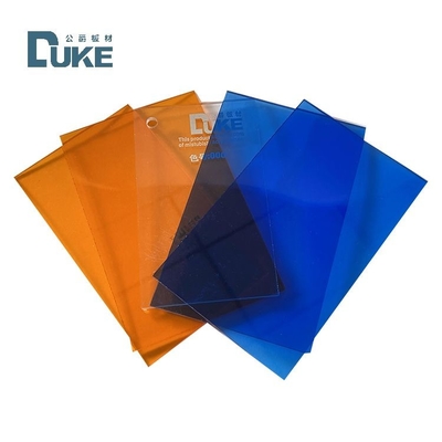 Durchsichtige, orange gefärbte Acryl-Plexiglasfolie mit einer Dicke von 3 mm